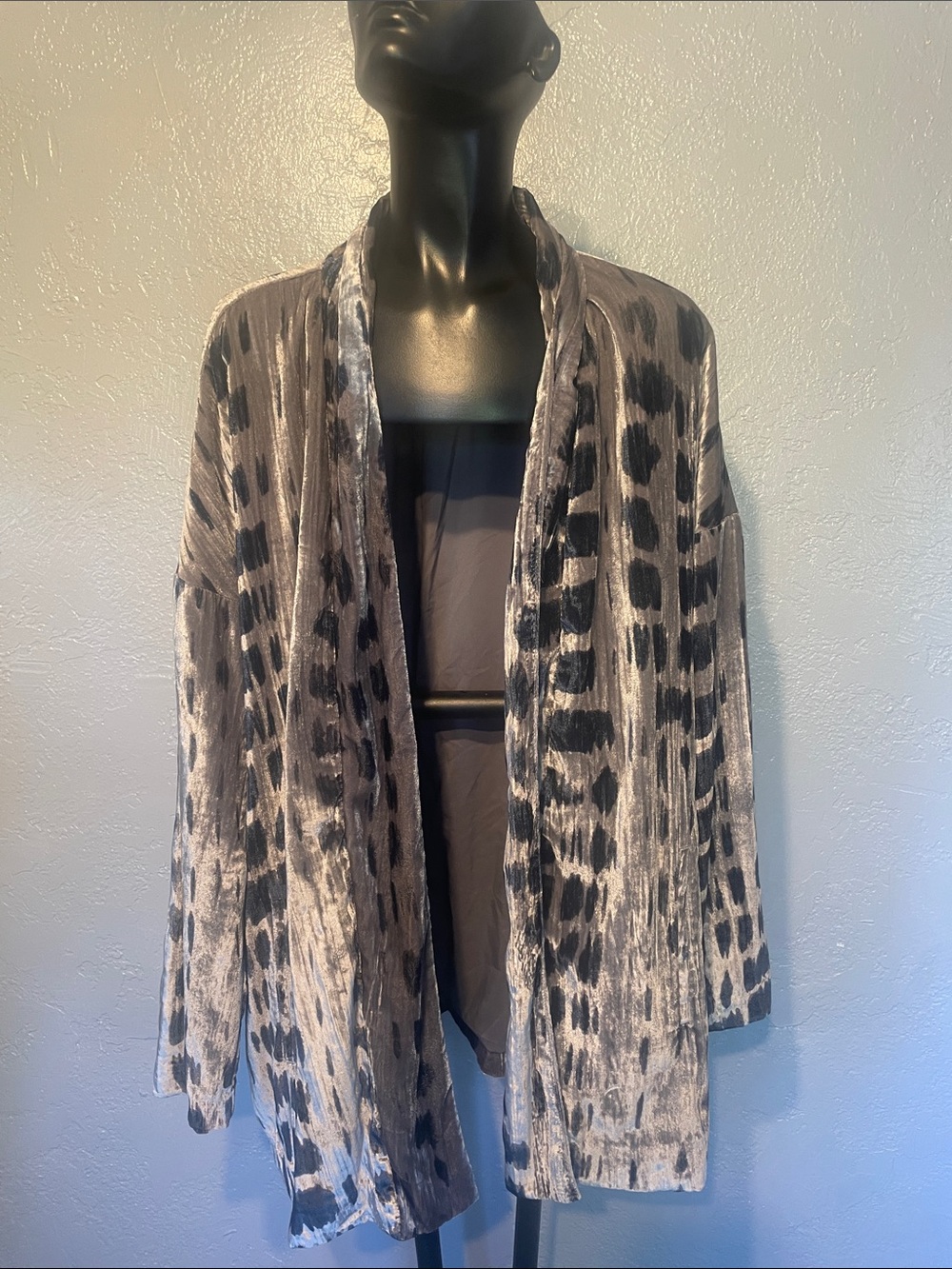 Open-Front Velvet Animal Print Cardigan - Gray/Black rayon